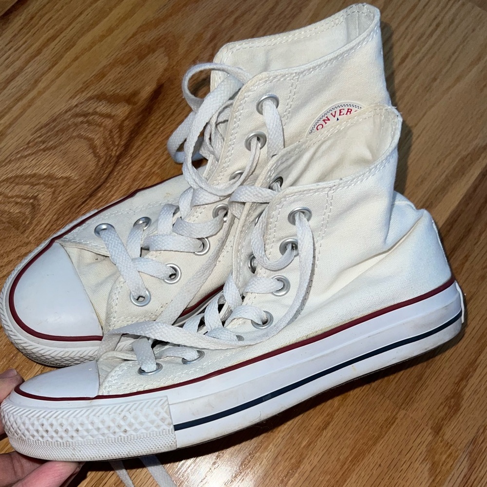 Converse - Picture 2 of 2